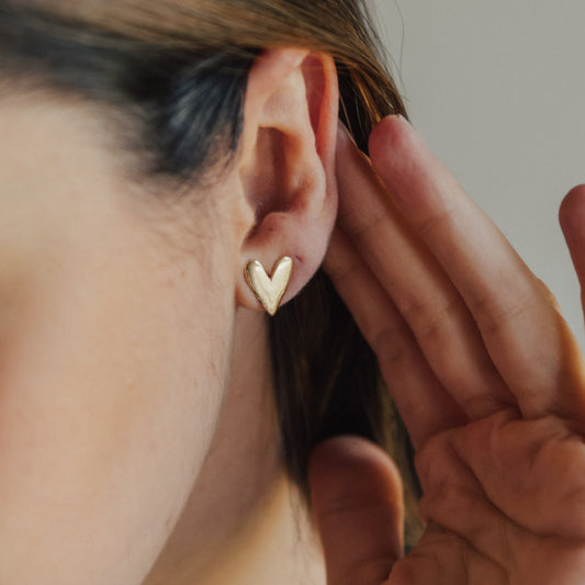 Brinco coração dourado