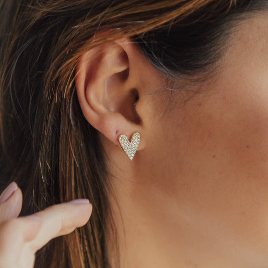 Brinco coração cravejado dourado