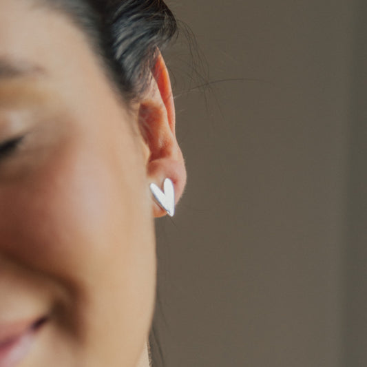 Brinco coração prateado