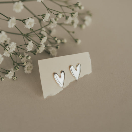 Brinco coração prateado